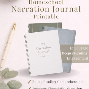 Può includere: Tre diari rilegati a spirale in bianco, blu e verde, con il testo "My Narration Journal". L'immagine include una penna, una piccola ciotola con oggetti color oro e il testo "Homeschool Narration Journal Printable". Il testo dice anche "Incoraggiare un maggiore coinvolgimento nella lettura."