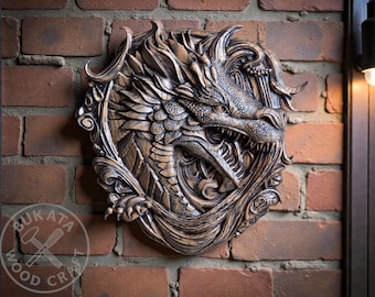 Rustikaler Fantasy Drache aus geschnitztem Holz