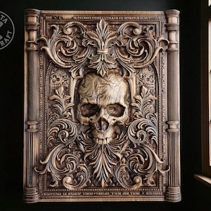 Puede incluir: Una talla de madera detallada con una calavera en el centro, rodeada de intrincados diseños florales y de volutas. La obra de arte incluye texto en la parte superior e inferior, y el logotipo "BUKATA WOOD CRAFT" es visible en la esquina superior izquierda. La pieza es de color marrón oscuro.