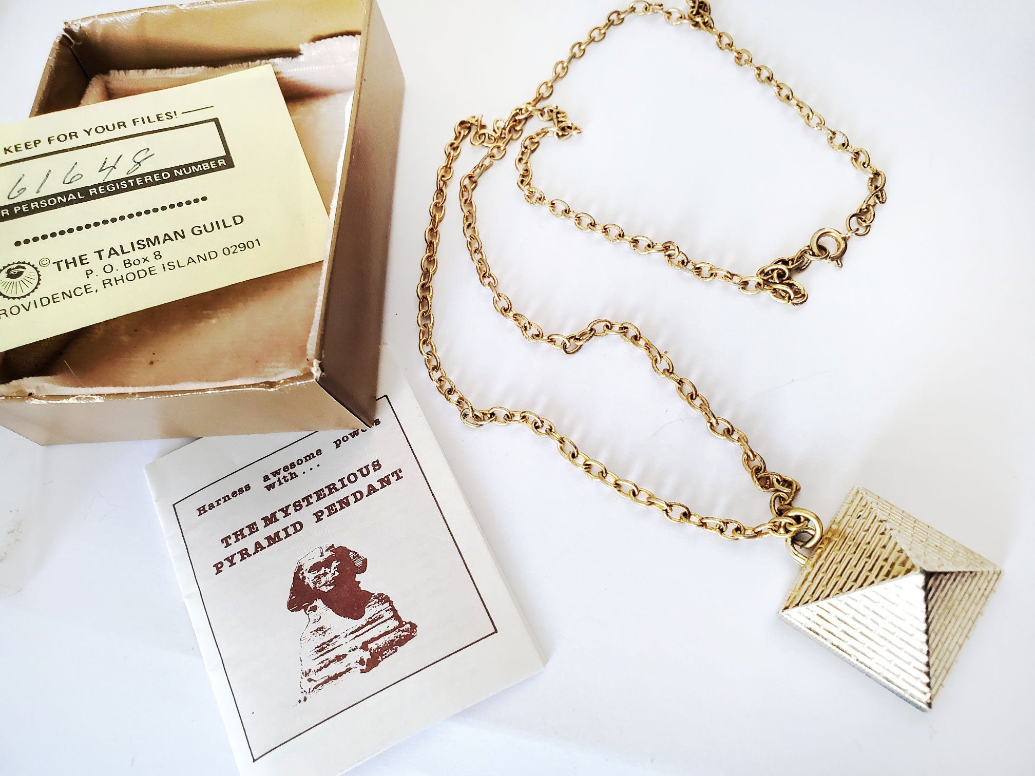 ルージュルミヌ Mysterious Pyramid Pendant 1976 Talisman Guild Pyramid
