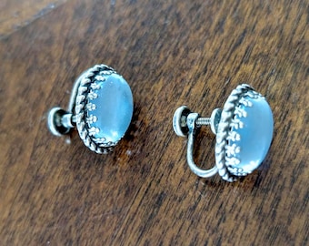 Pendientes vintage Danecraft de plata de ley con piedra lunar, cabujón ovalado azul claro y cierre de rosca, 925, 1,9 cm (3/4"), 8,25 g.