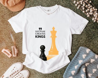 Camiseta de ajedrez "La disciplina crea reyes", camiseta gráfica "Del peón al rey", jaque mate estilo retro.