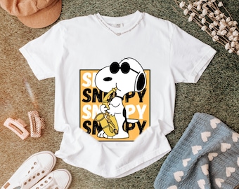 Camiseta de Snoopy con saxofón, camiseta gráfica de jazz de Peanuts, camiseta retro de perro de dibujos animados
