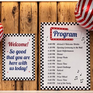 Puede incluir: Una exhibición enmarcada con un fondo de madera presenta globos a rayas rojas y blancas y dos letreros. Un letrero dice "¡Bienvenido! ¡Qué bueno que estés aquí con nosotros hoy!" El otro letrero enumera un programa.