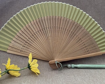 Openwork bamboo fans, engraved fans, and handcrafted bamboo fans—perfect for cooling off in the summer and as photo props for wedding favors