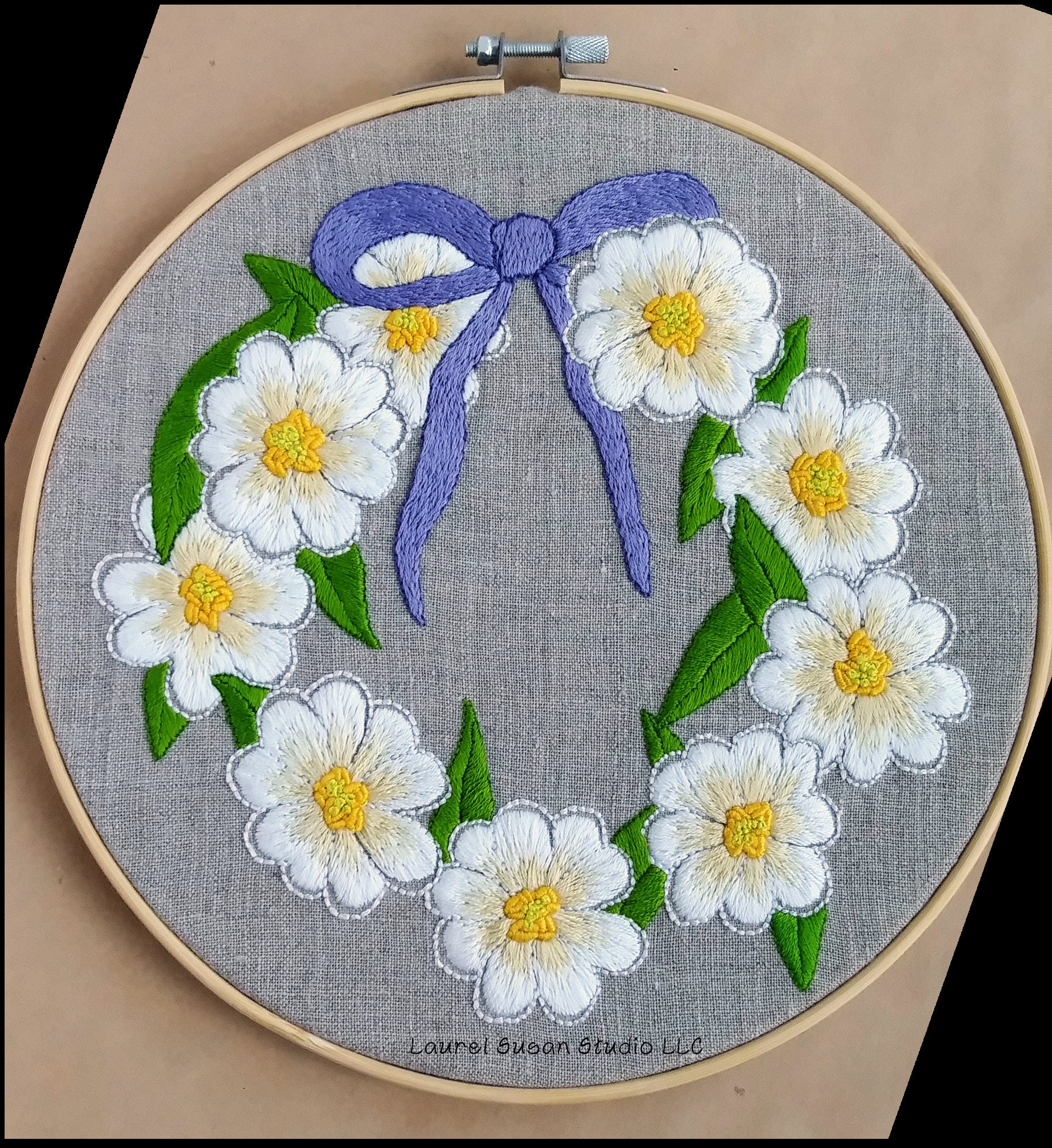 White Flower Wreath Hand Embroidery Pattern, PDF Digital, Flowers ...