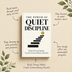 Può includere: Un libro bianco intitolato The Power of Quiet Discipline con testo nero e un grafico di scale nere che portano a un cerchio dorato. La copertina include il testo Build Strong Habits. Create Extraordinary Results. Frecce indicano il testo.