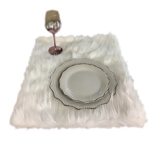  Faux Fur Table Runner,Furry Dresser Covers,Luxury Table Runner  Shaggy Dresser Cover top,Christmas Table Runner Decorative Dresser Table  Protector Not-Slip Desk Pad Rug for Party Wedding : Home & Kitchen