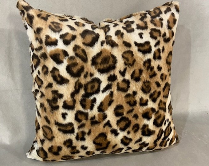 ULTRA SOFT Blond leopard print short furry Home decor throw pillows 18 by 18 Inch- Set of 2