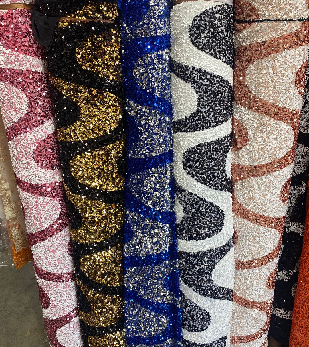 Shiny 5mm Sequin On A 2 Way Stretch Velvet (1 Yard, Bright Green/Black) main image 1
