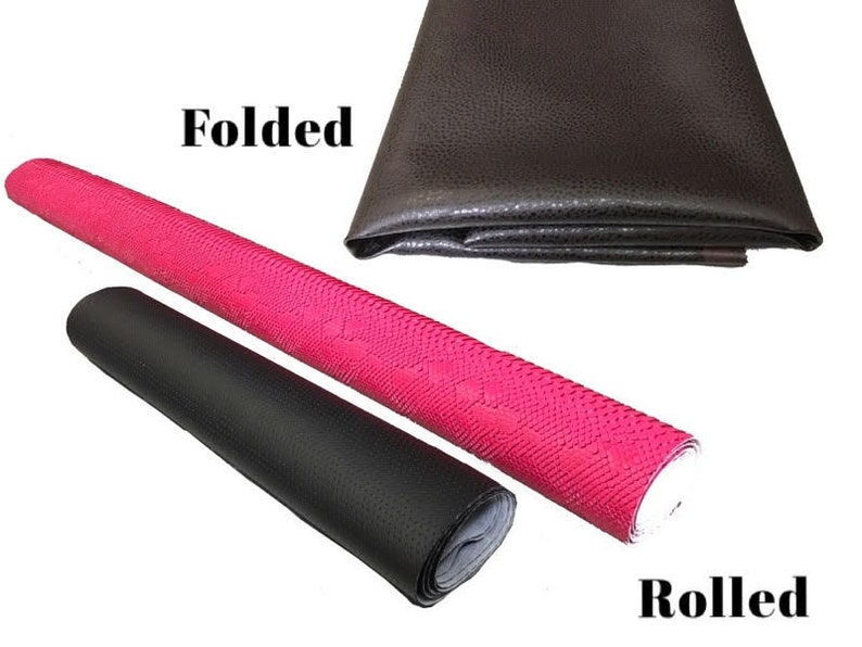 Puede incluir: Se muestran dos rollos de tela, uno rosa y otro negro. La tela rosa est&aacute; enrollada y la tela negra est&aacute; doblada. El texto "Doblado" est&aacute; sobre la tela doblada y el texto "Enrollado" est&aacute; debajo de la tela enrollada.