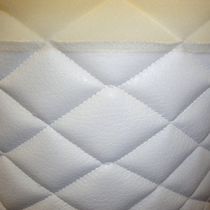 Tapicería de vinilo acolchado Tela blanca con respaldo de espuma de 3/8" Tela cortada a medida 52" de ancho imagen 1
