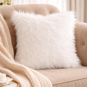 クッション・座布団 Faux Fur Pillow Set of 2 Piece 22x22 Inch Bright White Faux Fur Cushion Pillow