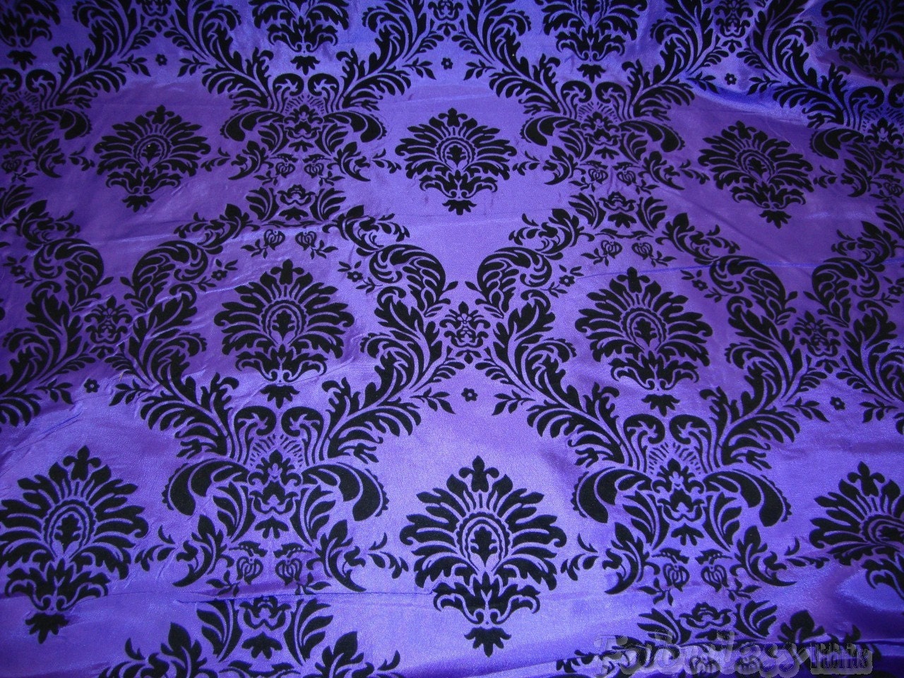 Royal Damask Flocking Velvet Upholstery Fabric / Purple/Gold
