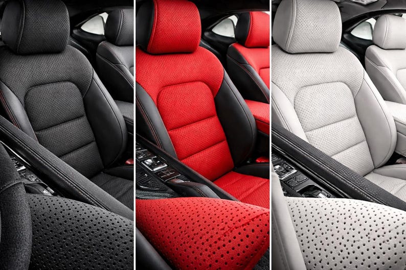 K&ouml;nnte beinhalten: Ein Set aus drei Autositzbez&uuml;gen in Schwarz, Rot und Wei&szlig;. Jeder Bezug verf&uuml;gt &uuml;ber ein perforiertes Mittelteil an R&uuml;ckenlehne und Sitzfl&auml;che, integrierte Kopfst&uuml;tzen und feste Seitenwangen. Das Design weist eine strukturierte Oberfl&auml;che auf.