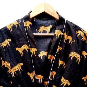 Leopardmönstrad kimono - Brudtärnekimono, Sommarnattkläder, Morgonrock