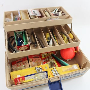 already stocked tackle box Tacklebox Green Swirl bailed clasp and use the convenient carry handle for simple and secure transport Fishing Tackle Boxes - Lakewood