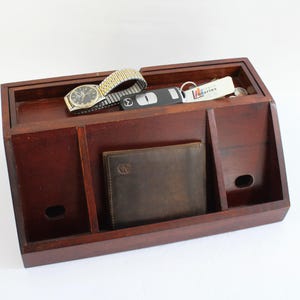 Organizador de madera vintage para tocador, para hombre, con bandeja para monedas, billetera y contenido de los bolsillos.