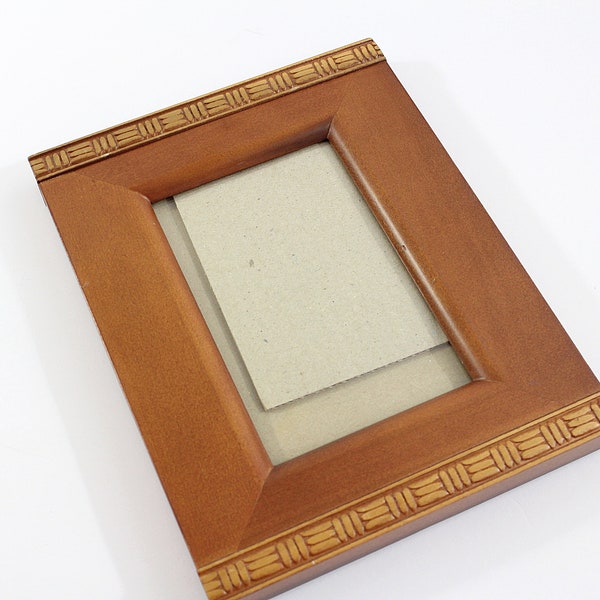 Vintage Wooden Picture Frame with Glass, Medium Brown, Smooth Finish 9" x 7", For 6" x 4" Photo, Decorative Tabletop Frame with Prop