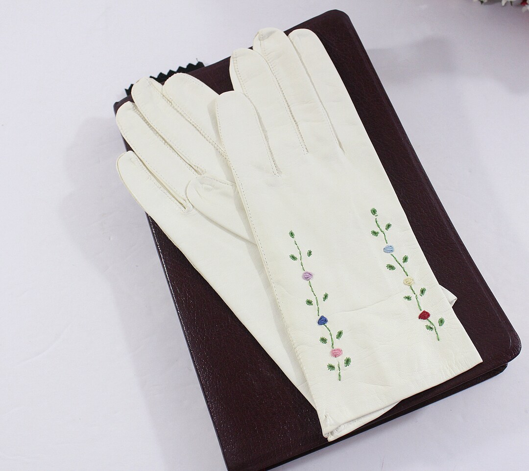Vintage White Kid Gloves Wrist or Below Wrist Length With Etsy