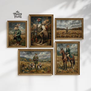 Può includere: Una collezione di stampe artistiche incorniciate raffiguranti animali antropomorfi in abiti da caccia. Le stampe mostrano un coniglio, un fagiano, un cervo, una volpe e una volpe a cavallo, ambientati in un paesaggio rurale con un'estetica vintage. Il testo "The Messy Prints" è visibile.