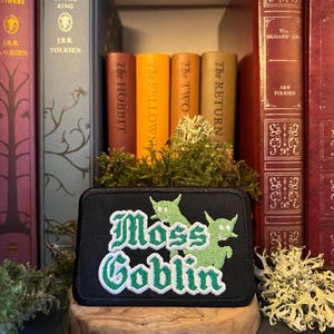 Broderad lapp med mossgoblin