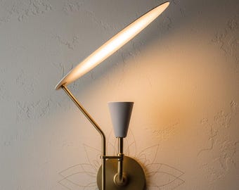 Aplique de pared moderno de latón, estilo mediados de siglo, iluminación vintage para dormitorio, entrada o sala de estar. Luz ambiental cálida. Decoración para el hogar.