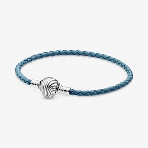 Pulseira Pandora Moments em couro azul turquesa S925 com pingente de concha, 15 cm