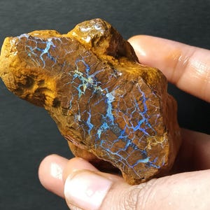 Supper Firey och Rare Matrix boulder opal grov