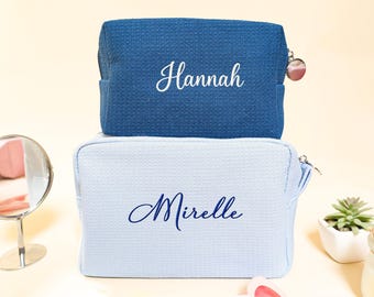 Broderad necessär, personlig monogram våffel sminkväska brudtärne resepresent