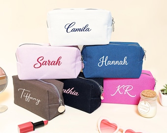 Broderad necessär, personlig monogram våffel sminkväska brudtärne resepresent