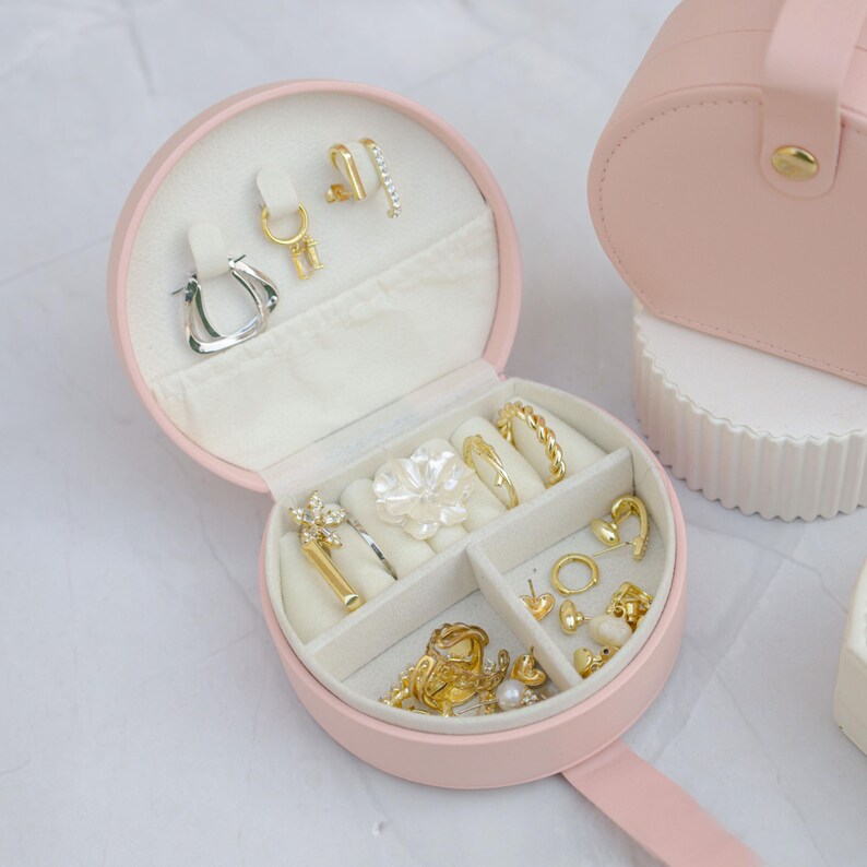 Leather Jewelry Box with Birth Flower, Custom Jewelry Case, Wedding Favors, Bridesmaid , Christmas Gift, Gifts for Her