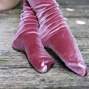 Dusky Pink Ankle High Stretch Velvet Socks with Centre Seam