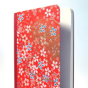 Moleskine Notebook Journal - Rode, kleine, effen of gevoerde pagina&#39;s, Japans verfraaid: &quot;Flower Print&quot;