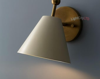 Lámpara de pared de mediados de siglo \ Aplique pivotante de latón hecho a mano