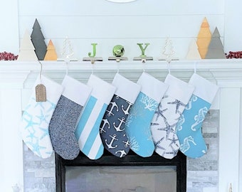Medias navideñas náuticas - Decoración de casa de playa en azul marino y aguamarina - Medias modernas azul océano - Decoración navideña marinera personalizada - Combina y combina