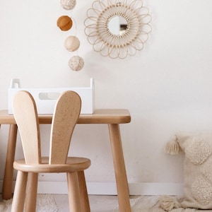 Mitwachsendes Kindertisch und Stuhl Set Massivholz Buche mit Hasenmotiv - Montessori Kindermöbel