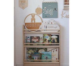 Montessori Bücherregal bodennah aus Massivholz | Kinder Bücherregal 80 × 92 cm | Fördert Selbstständigkeit