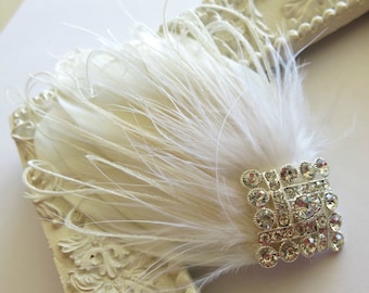 Postiche plume mariée mariage Gatsby des années 1920, morceau de tête de mariée blanc ivoire, bibi plume, pince à cheveux accessoire paon canard strass