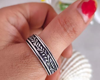 Sterling Silver Leaf Spinner Ring, Oxidized Botanical Fidget Band