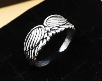 Anillo unisex de alas de ángel en plata de ley 925 hecho a mano.