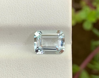 Gema de aguamarina facetada de buena calidad, talla octogonal, 1,88 quilates, 8,9 x 7 x 4,4 mm