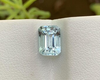 Atractiva gema de aguamarina facetada, de buena calidad, talla octogonal, 1,64 quilates, 8 x 6 x 5 mm