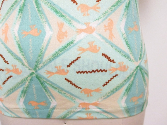 Vintage 1970s Bird Print Top | Mint Green and Pea… - image 4