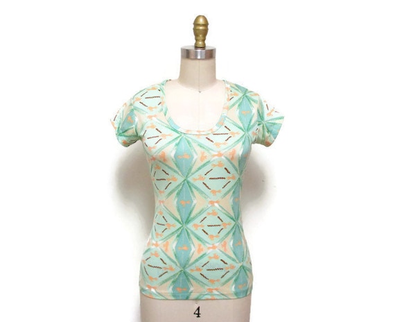 Vintage 1970s Bird Print Top | Mint Green and Pea… - image 1