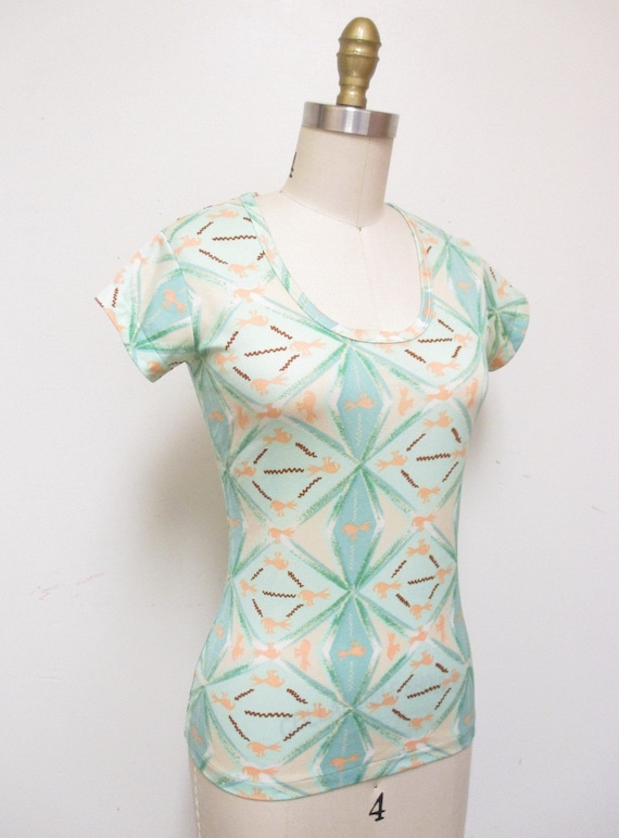 Vintage 1970s Bird Print Top | Mint Green and Pea… - image 2