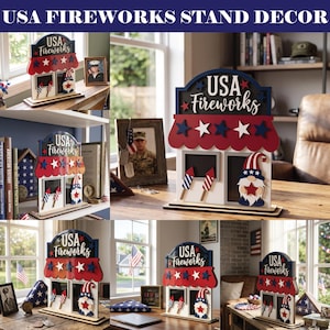 Puede incluir: Decoración de soporte de fuegos artificiales de EE. UU. de madera. El soporte presenta un toldo rojo y azul con estrellas blancas, las palabras "USA Fireworks" y un gnomo. El soporte tiene dos ventanas con banderas en miniatura y decoraciones de fuegos artificiales.
