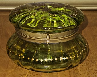 Pot à poudre antique en verre vert avec couvercle à charnière et couvercle doré, France