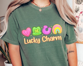 Lucky Charm Graphic Tee Shirt for Women with Colorful Retro Candy Icons – Cute St Patrick’s Day Aesthetic T-Shirt Gift Idea