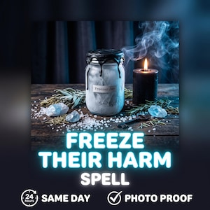Peut inclure: Un bocal en verre étiqueté Freezer Jar avec un couvercle scellé à la cire noire, dégageant de la fumée blanche. À côté se trouvent une bougie pilier noire, une clé en métal, du sel et des herbes séchées. Texte : FREEZE THEIR HARM SPELL, 24 hours SAME DAY, PHOTO PROOF.